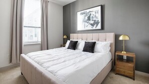 1 chambre, bureau, fer et planche à repasser, Wi-Fi