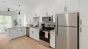 Kühlschrank, Esstisch