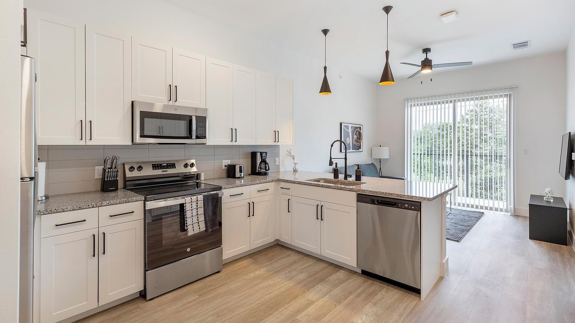 Refrigerador y comedor 