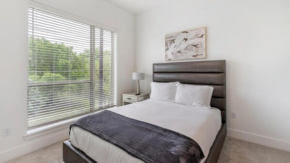 1 bedroom, desk, iron/ironing board, WiFi