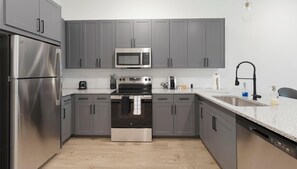 Kühlschrank, Esstisch