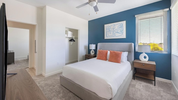 2 bedrooms, desk, iron/ironing board, WiFi