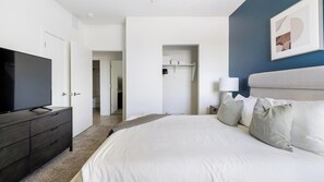 2 bedrooms, desk, iron/ironing board, WiFi