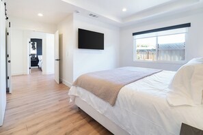 3 chambres, fer et planche à repasser, Wi-Fi, draps fournis