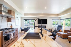 Private kitchen - Modern Remodeled 3BR San Jose Home in Prime Location Near Tech & Santana Row (San Jose)