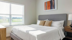 2 soverom, skrivebord, strykejern/-brett og wi-fi