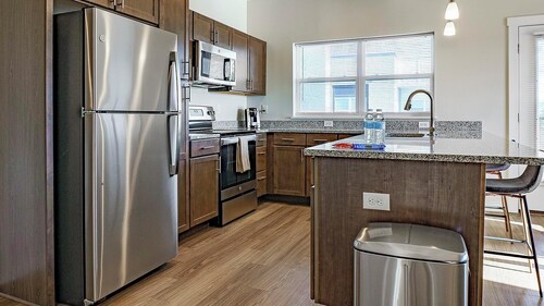 Landing | Stunning 2BD, Gym, Courtyard