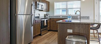 Landing | Stunning 2BD, Gym, Courtyard