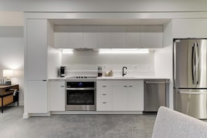 Kühlschrank, Esstisch