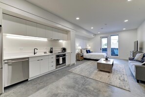 Bureau, fer et planche à repasser, Wi-Fi, draps fournis