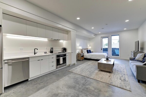 Skrivebord, strygejern/strygebræt, Wi-Fi, sengetøj