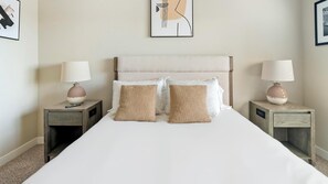 1 bedroom, desk, iron/ironing board, WiFi - Landing | Amazing 1BD, Clubhouse, Pool (Katy)