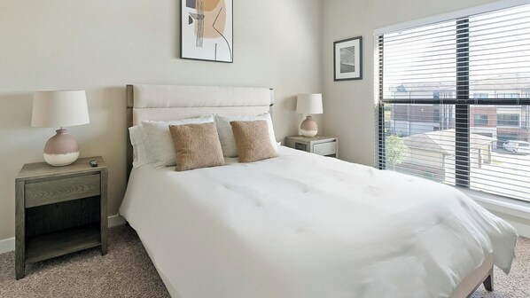 1 bedroom, desk, iron/ironing board, WiFi - Landing | Amazing 1BD, Clubhouse, Pool (Katy)