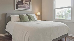 2 bedrooms, desk, iron/ironing board, WiFi