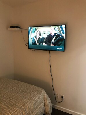 2 habitaciones, tabla de planchar con plancha, wifi y ropa de cama 