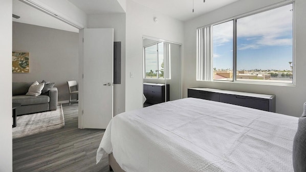 1 bedroom, desk, iron/ironing board, WiFi