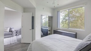 1 bedroom, desk, iron/ironing board, WiFi