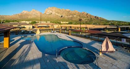 Landing | Stylish 2BD, Pool