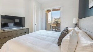 2 bedrooms, desk, iron/ironing board, WiFi