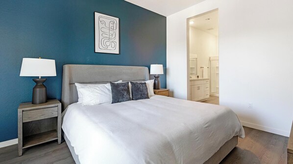 2 bedrooms, desk, iron/ironing board, WiFi