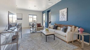 Smart TV - Landing | Spectacular 2BD, Pool (Oro Valley)