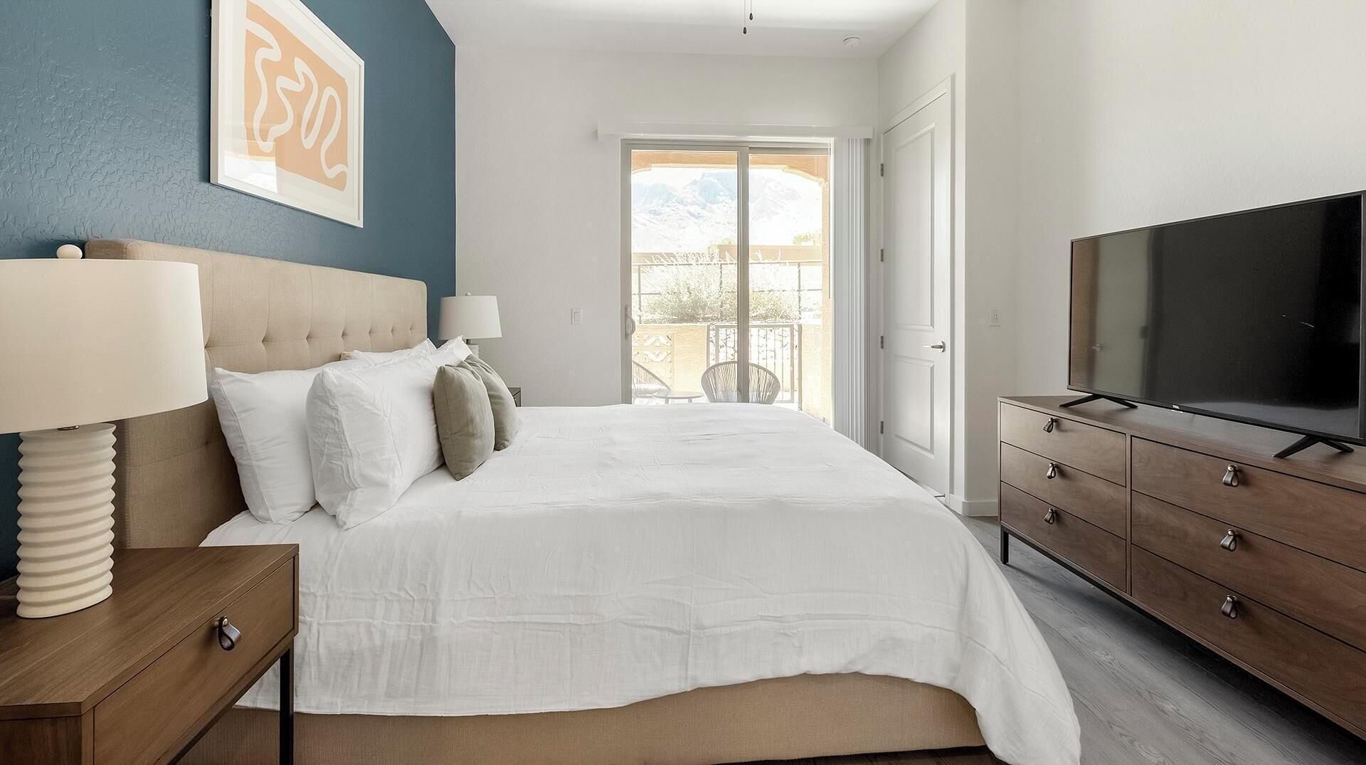 2 عدّة غرف نوم ومكتب ومكواة/لوح كي وواي فاي