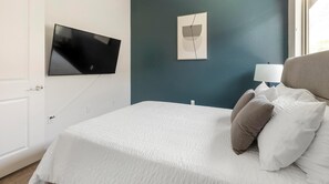 2 bedrooms, desk, iron/ironing board, WiFi