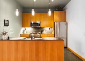 Micro-ondes, four, plaque de cuisson, lave-vaisselle