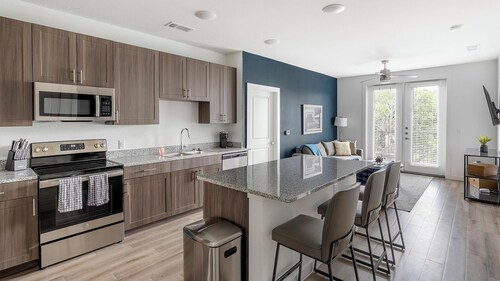 Landing | Beautiful 2BD, Gym, Clubhouse