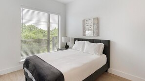 Desk, iron/ironing board, WiFi, bed sheets - Landing | Beautiful Studio, Courtyard, Clubhouse (Denton)