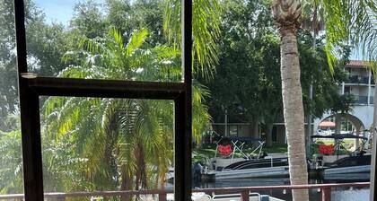 Charming 1-bedroom 1 Bath, 2 Beds Villa in Palm Harbor with AC Waterfront Lake