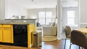 1 chambre, bureau, fer et planche à repasser, Wi-Fi