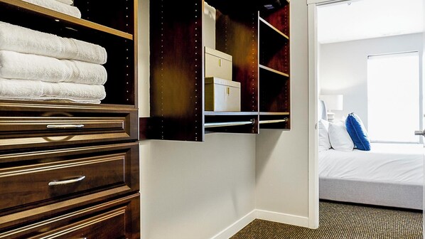 1 bedroom, desk, iron/ironing board, WiFi