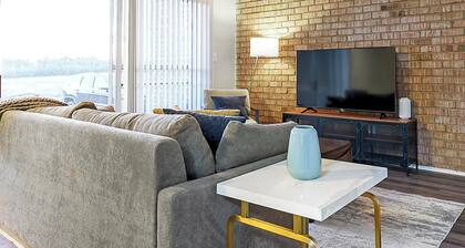 Landing | Incredible 2BD, Gym, Pool