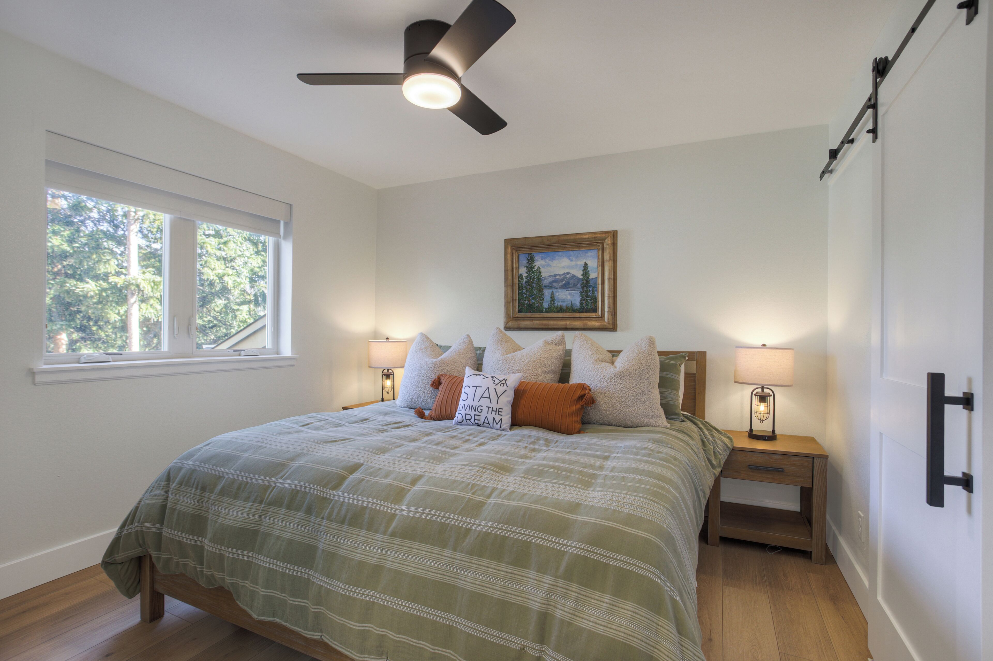 2 habitaciones, tabla de planchar con plancha y cuna de viaje 