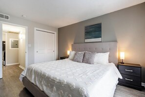 1 habitación, escritorio, tabla de planchar con plancha y wifi 