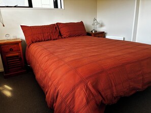 1 bedroom, bed sheets