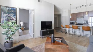 Living area - Landing | Stylish 1BD, Rooftop Lounge, Clubhouse (San Antonio)