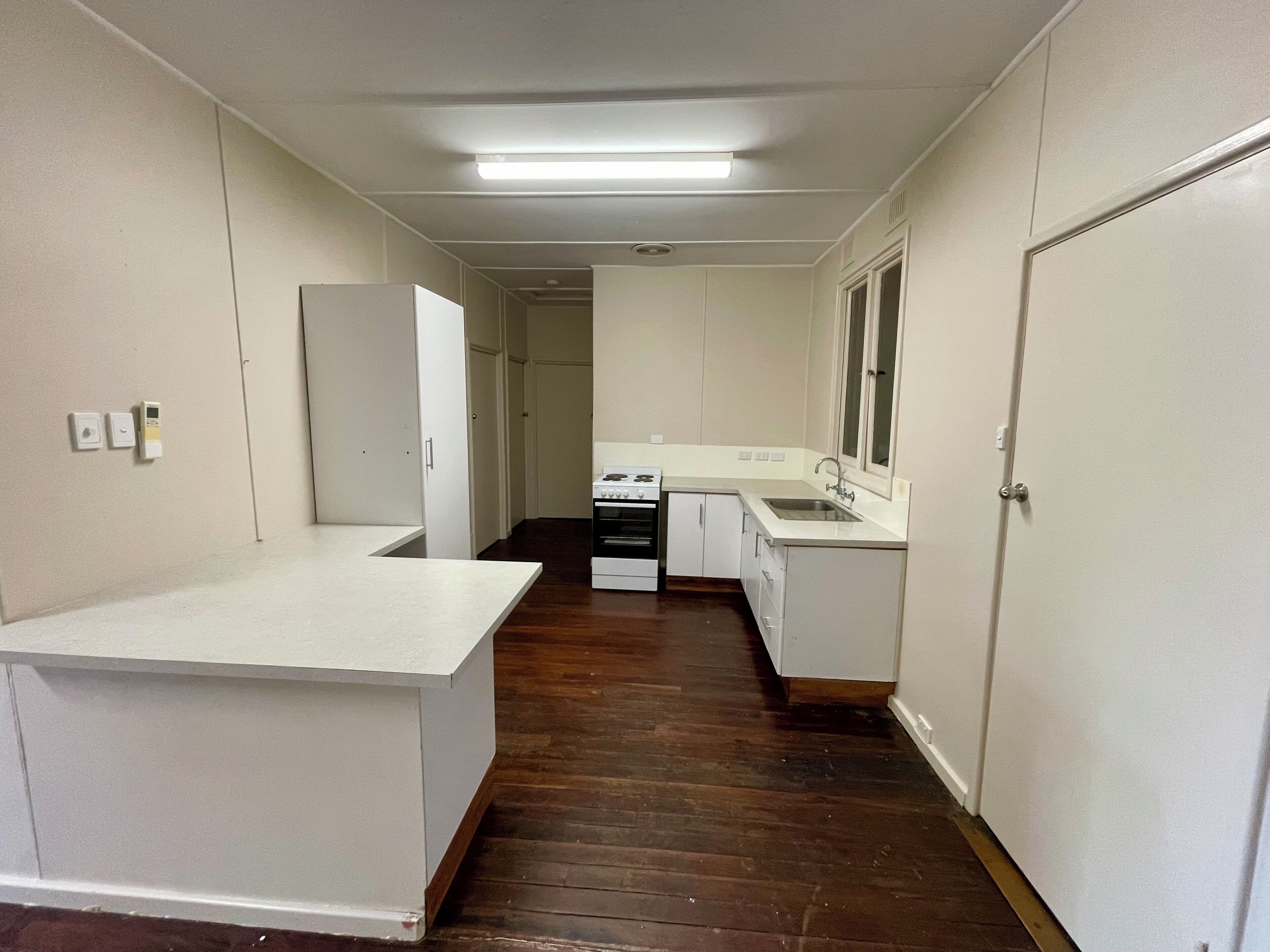 雪櫃、微波爐、焗爐、爐具