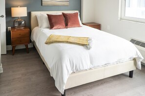 デスク、アイロン / アイロン台、WiFi、ベッドシーツ