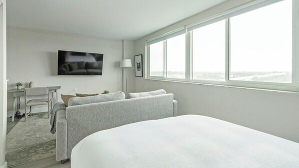 Desk, iron/ironing board, WiFi, bed sheets