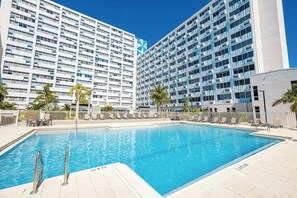 Pool - Landing | Modern Studio, Courtyard, Clubhouse (St. Petersburg)