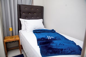 2 slaapkamers, een bureau, een strijkplank/strijkijzer, gratis wifi