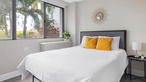 办公桌、熨斗/熨衣板、WiFi、床单