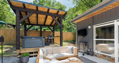 Family friendly 4-bedroom house in charming Black Mountain with a playground
