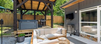 Family friendly 4-bedroom house in charming Black Mountain with a playground