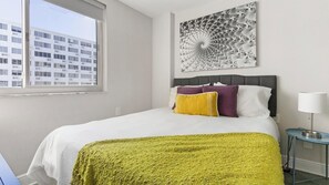 1 habitación, escritorio, tabla de planchar con plancha y wifi 