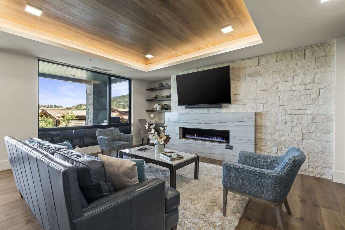TV, fireplace, offices