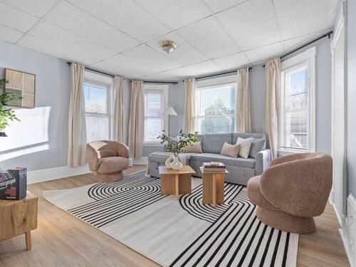 6BR4BATH Home in Somerville