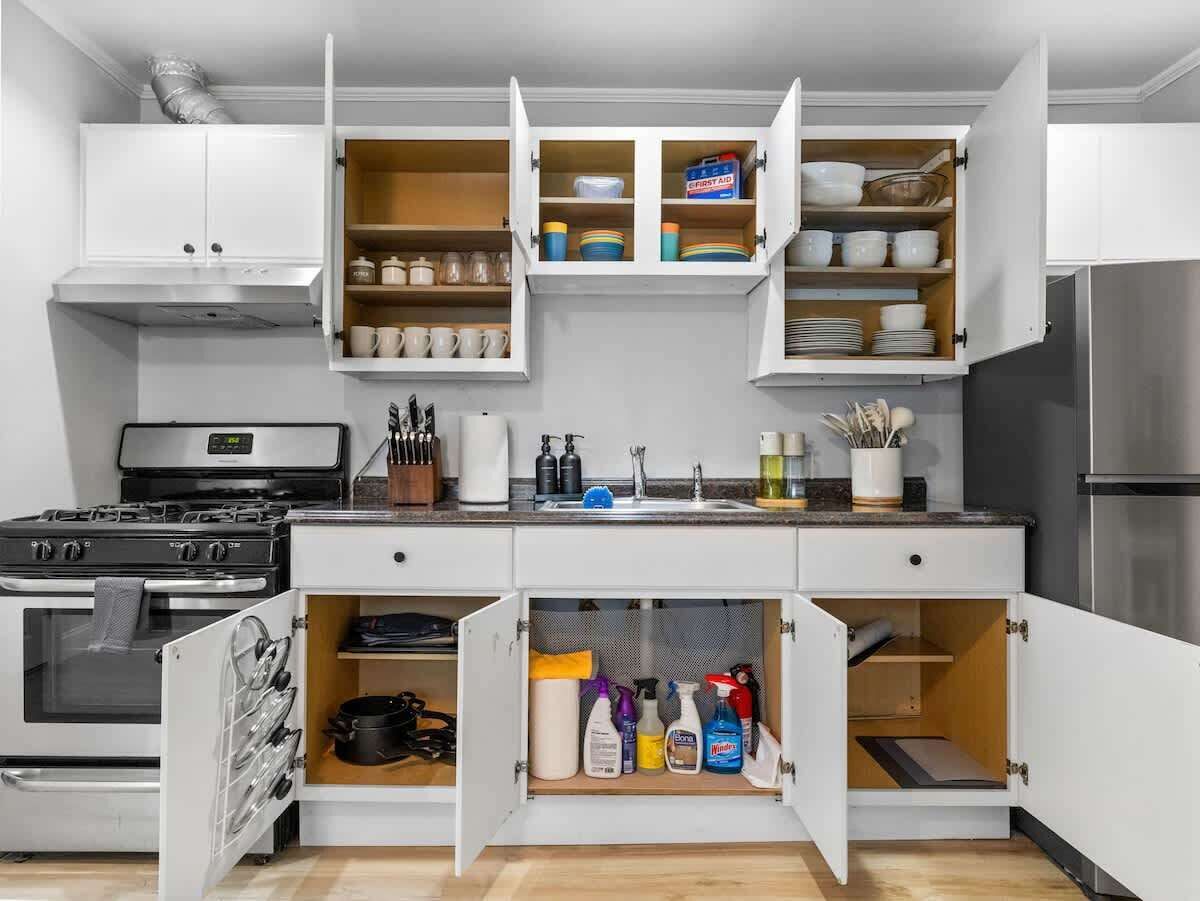 Refrigerador, microondas, horno y parrilla de estufa 